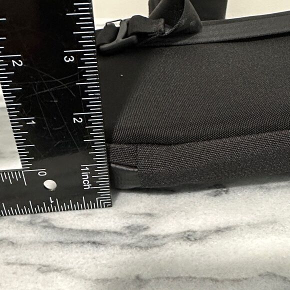 Alpaka keep moving forward Black Crossbody Bag NEW no tag unisex - Picture 11 of 12